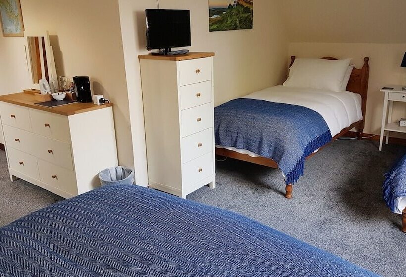 家庭间, Moorside Rooms