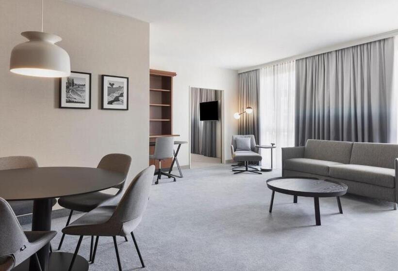 Полулюкс, Courtyard By Marriott Basel