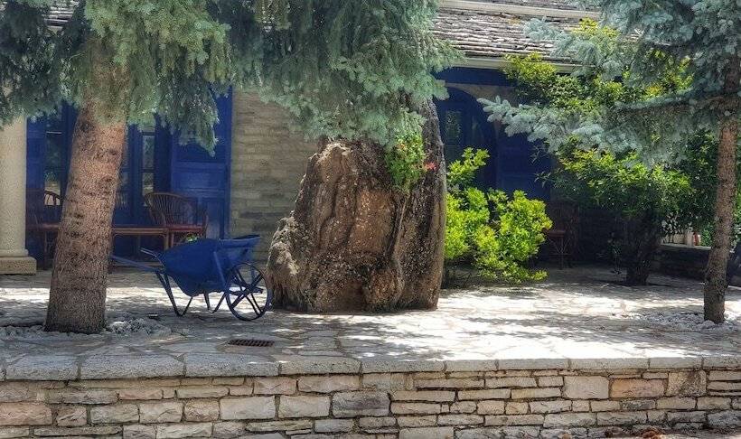 Номер Стандарт Вид на Горы, Zarkada Archontiko