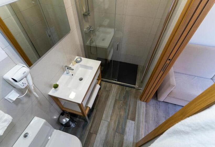 패밀리 스위트, Alojamento Girassol   Guest House   Quarto Com Casa De Banho Privativa