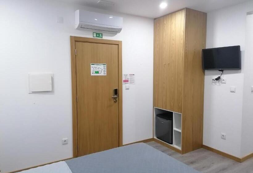 패밀리 스위트, Alojamento Girassol   Guest House   Quarto Com Casa De Banho Privativa