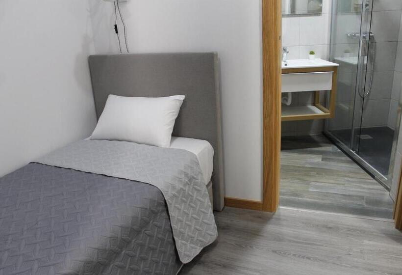 스탠다드 트리플 발코니 룸, Alojamento Girassol   Guest House   Quarto Com Casa De Banho Privativa