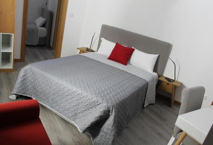 스탠다드 트리플 발코니 룸, Alojamento Girassol   Guest House   Quarto Com Casa De Banho Privativa