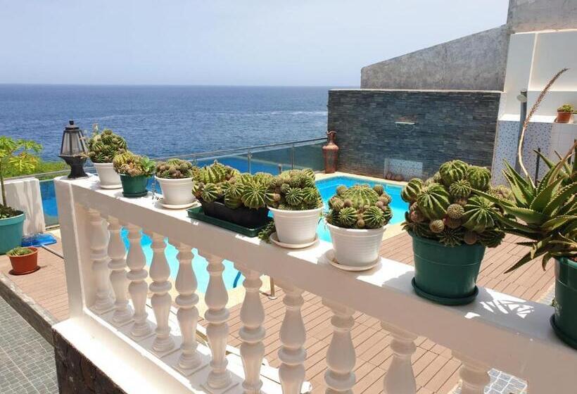 اتاق استاندارد با سرویس بهداشتی مشترک, Cactus Guest House