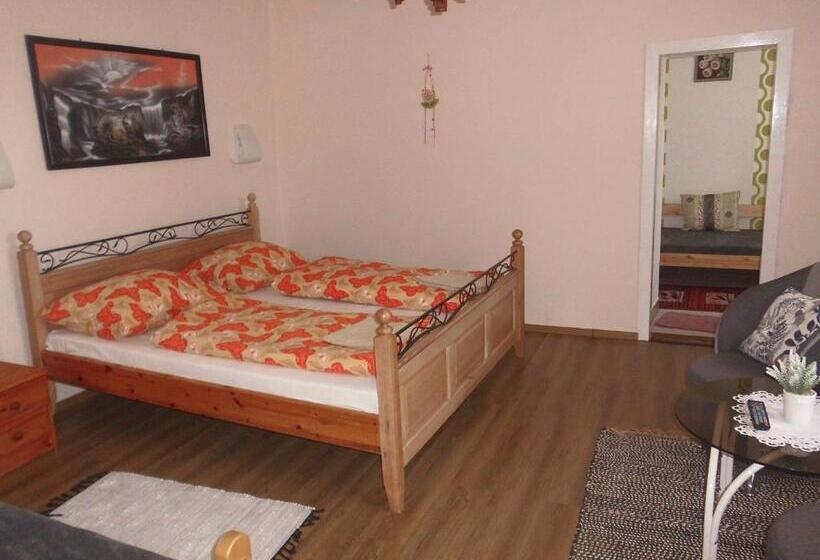 Четырехместный Номер Классик, Szieszta Vendégház