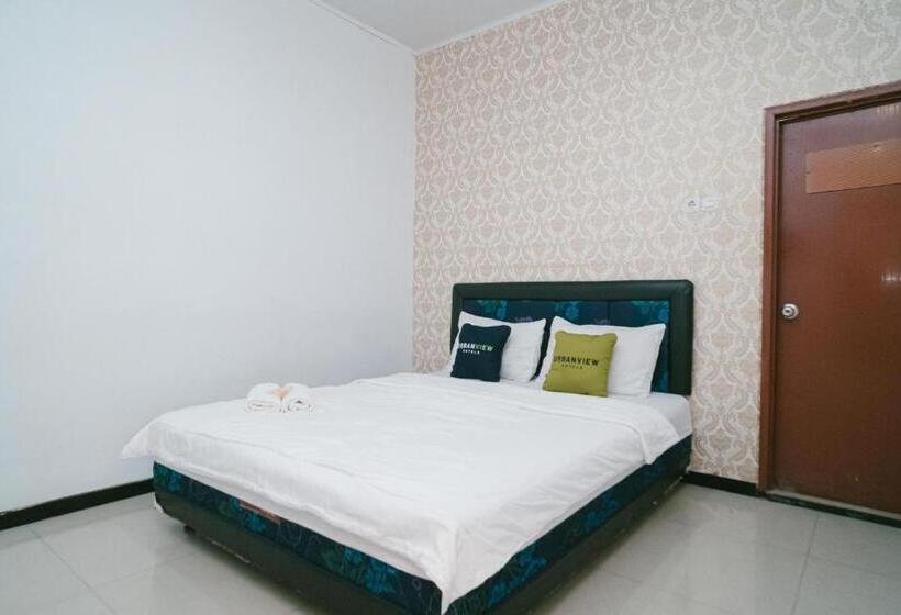 デラックスルーム, Urbanview Hotel Griya Surya Malang By Reddoorz