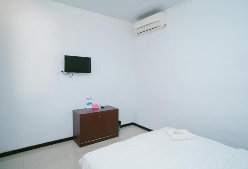 デラックスルーム, Urbanview Hotel Griya Surya Malang By Reddoorz