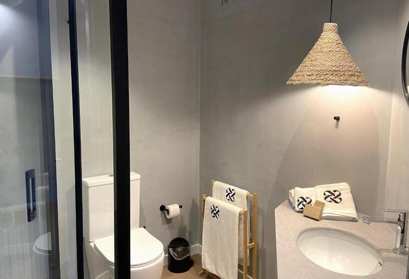 חדר לארבעה סטנדרטי עם מרפסת, Calendula Hotel & Apartaments