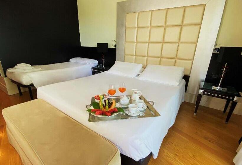 Трехместный Номер Deluxe, Park Hotel Junior