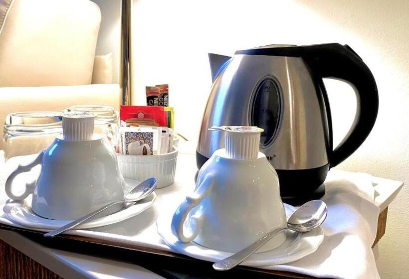 Полулюкс, Park Hotel Junior