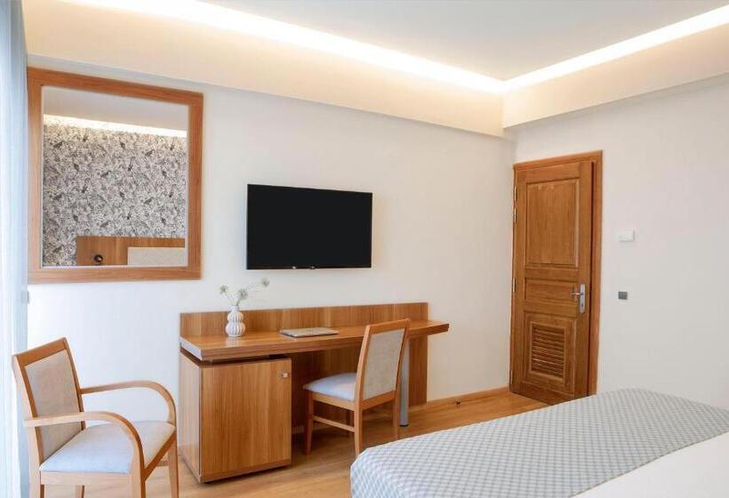 Люкс Premium 2 Спальни, Ramada by Wyndham, Athens Club Attica Riviera