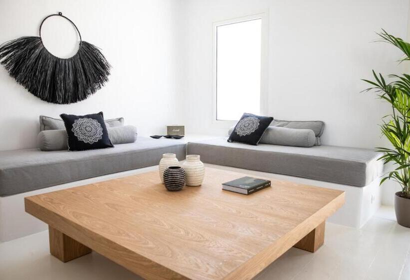 Полулюкс, Rocabella Mykonos