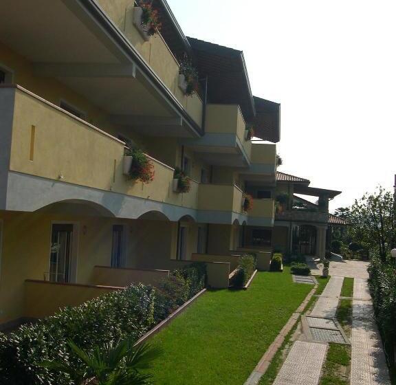 Апартаменты 1 Спальня Нижний Этаж, Residence Miralago Rooms & Apartments