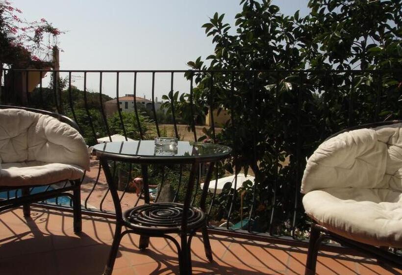 اتاق سوپریور, Domus De Janas Sul Mare