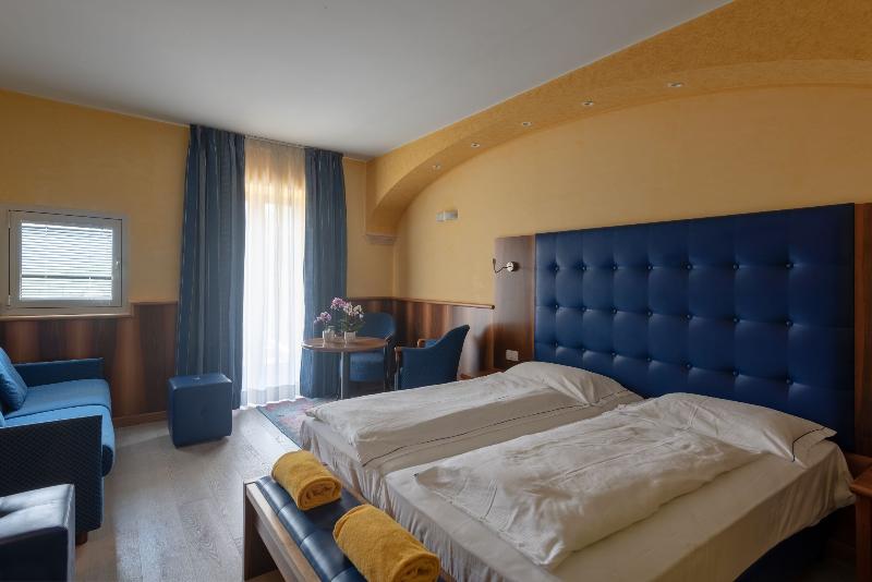 Полулюкс, Grand Hotel Astoria