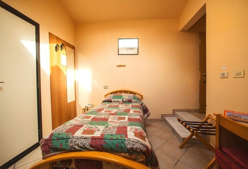 اتاق استاندارد یک نفره, Villa Il Castagno