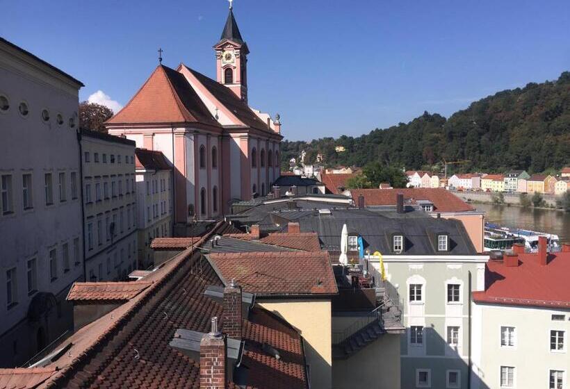 Люкс Вид на Город, Das Hornsteiner