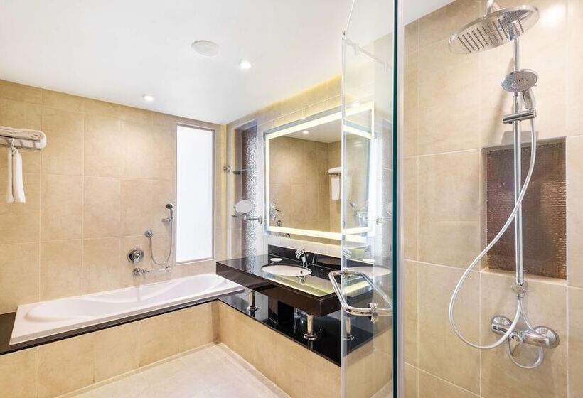 اتاق سوپریور با چشم‌انداز استخر, Radisson Blu Hotel & Convention Center, Alexandria