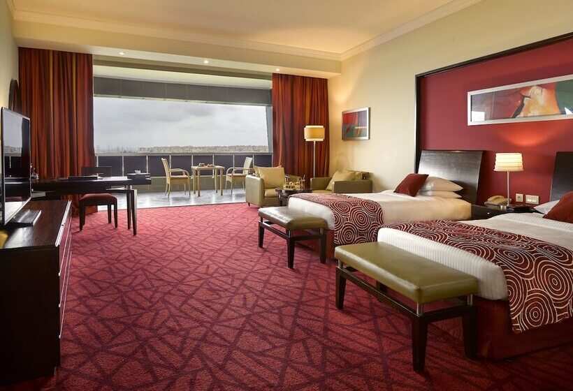 اتاق سوپریور با چشم‌انداز استخر, Radisson Blu Hotel & Convention Center, Alexandria