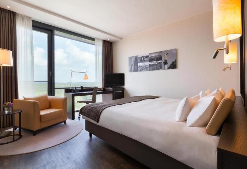 Семейные Апартаменты 3 Спальни, Infinity Hotel & Conference Resort Munich