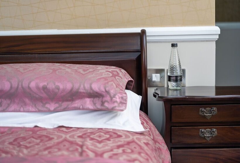 Номер Superior, Guildford Manor Hotel & Spa
