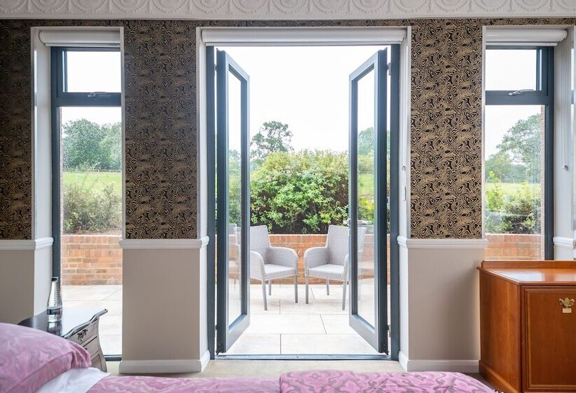 Семейный Номер, Guildford Manor Hotel & Spa