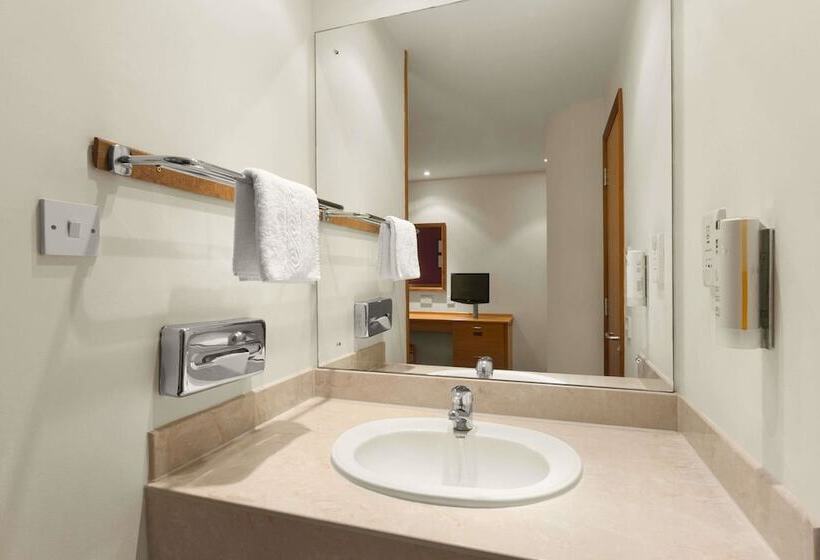 Семейный Номер, Days Inn Stevenage North