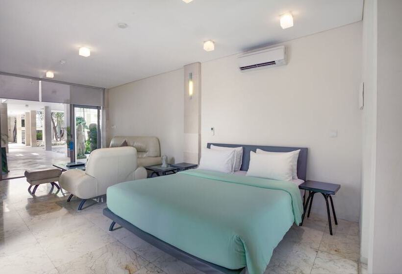 스탠다드 스튜디오, Furamaxclusive Ocean Beach Seminyak Bali