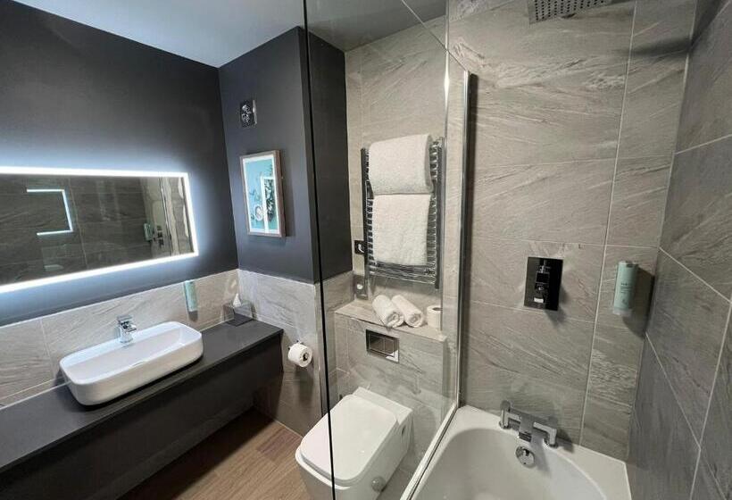 Номер Deluxe, The Essex Golf & Country Club