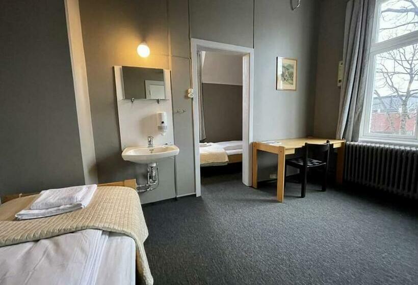 家庭房间共用浴室, Henriks Hotell