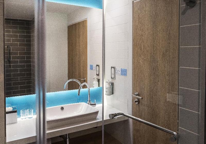 اتاق استاندارد برای معلولان, Holiday Inn Express   Nice   Grand Arenas, An Ihg