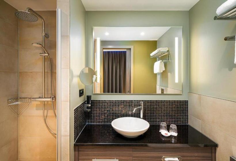 Номер Superior, Leonardo Hotel Eschborn Frankfurt