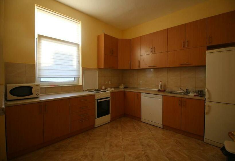 اتاق لوکس یک تخته, Hostel Teresianum