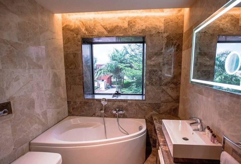 سوئیت پرزیدنت, Charleson Luxury