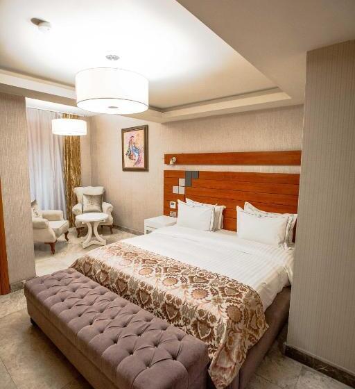 سوییت سوپریور, Charleson Luxury