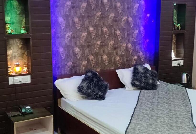 디럭스 스위트 킹 침대, Shresth
