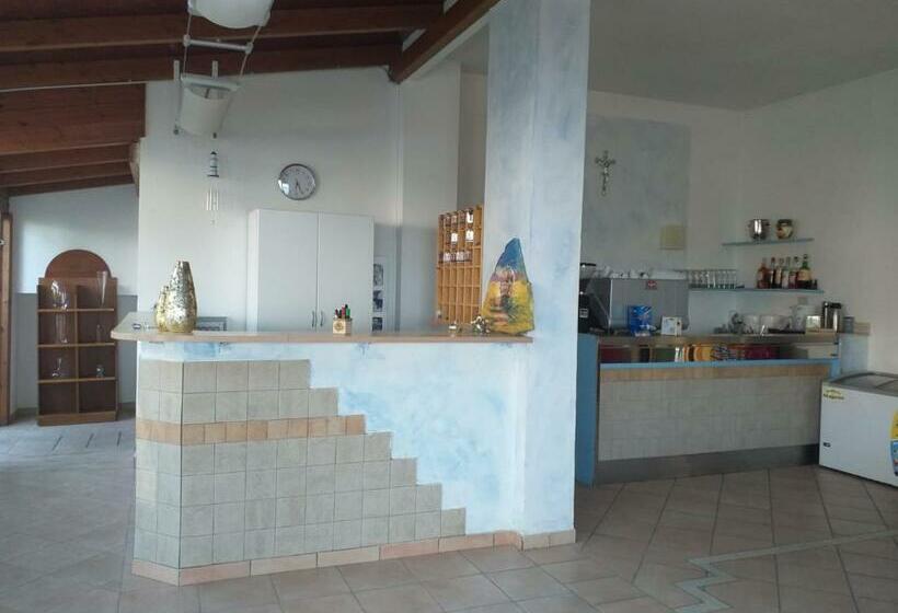 スタンダードシングルルーム, Room In Bb   Quadruple Room A Stones Throw From The Sea   Ideal For A Relaxing Holiday