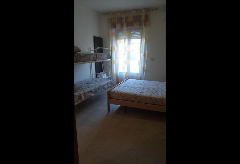 اتاق استاندارد یک نفره, Room In Bb   Quadruple Room For A Totally Relaxing Holiday