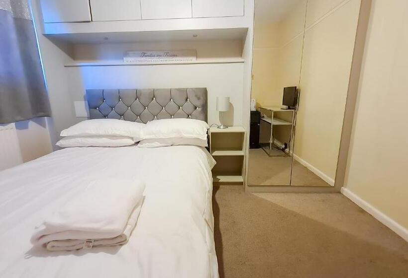 스탠다드 룸, Room In Guest Room   Newly Built Private Ensuite In Dudley Westmidlands