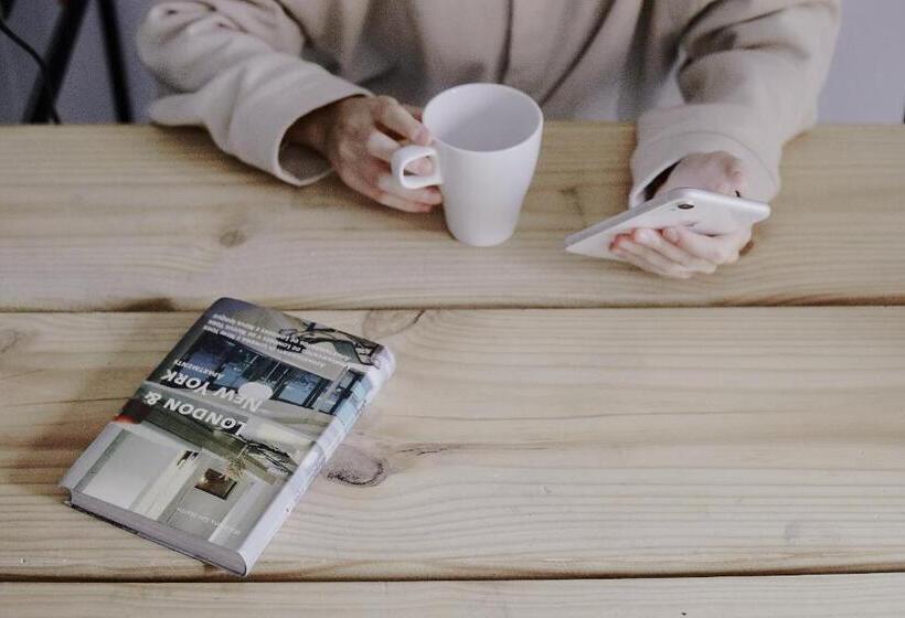 발코니 디럭스 룸, Zarey Hostel