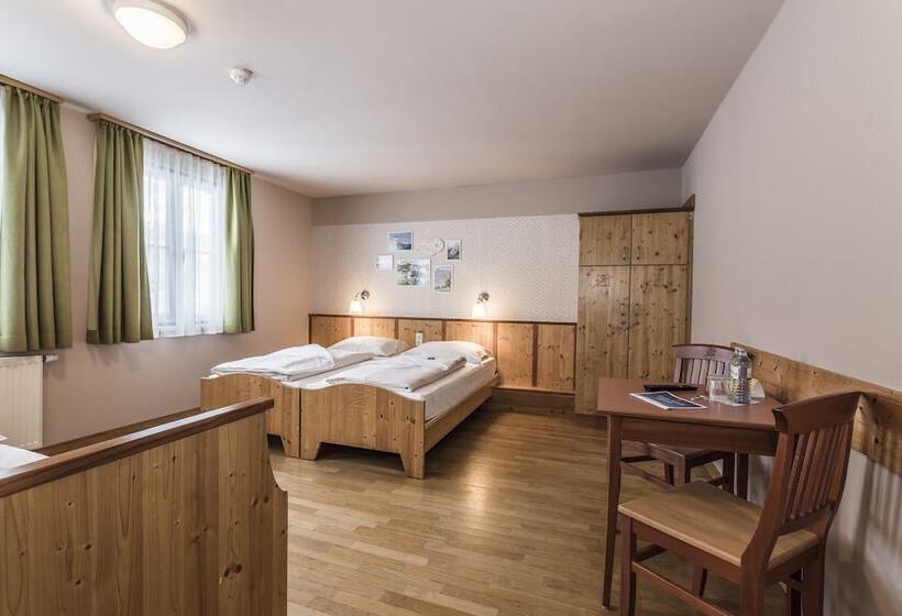 Номер Стандарт Трехместный, Jufa Hotel Grundlsee