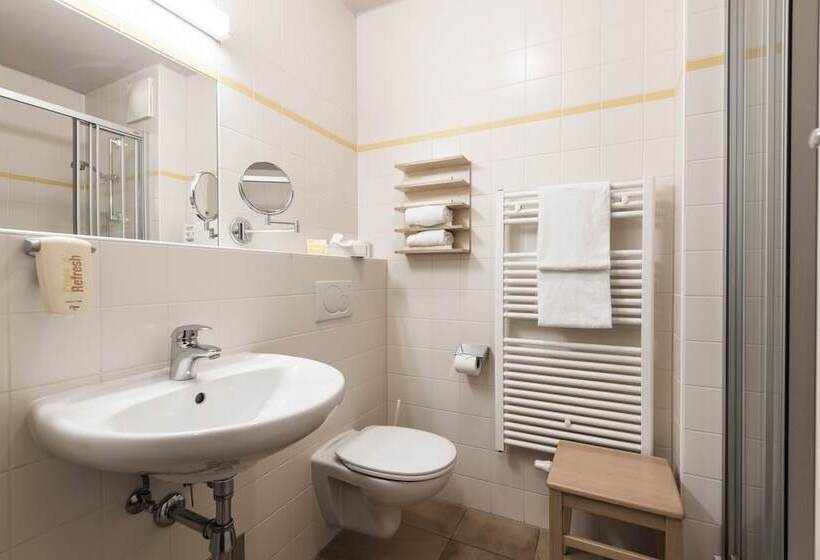 Четырехместный Номер Стандарт, Jufa Hotel Grundlsee