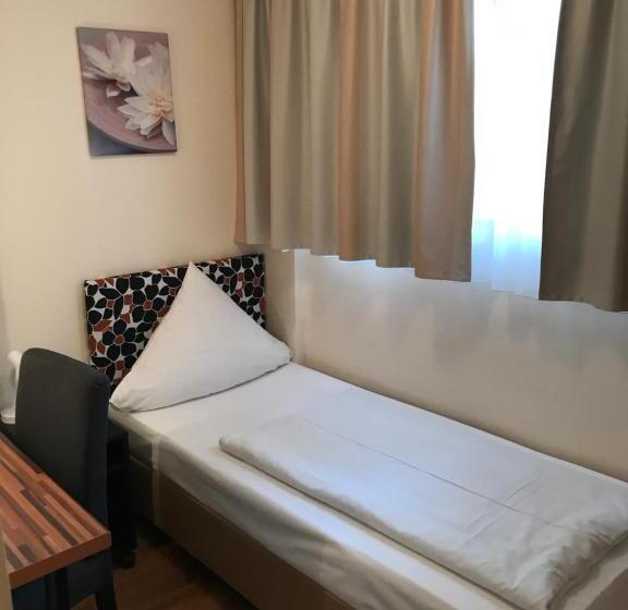 Quarto standart individual, Pension Alpha   Frankfurt City Central Station