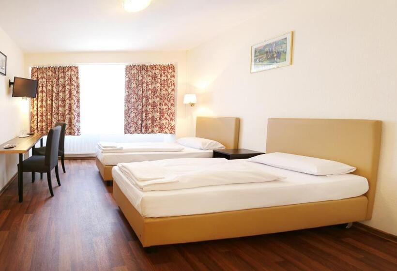 Quarto Quádruplo Standard, Pension Alpha   Frankfurt City Central Station