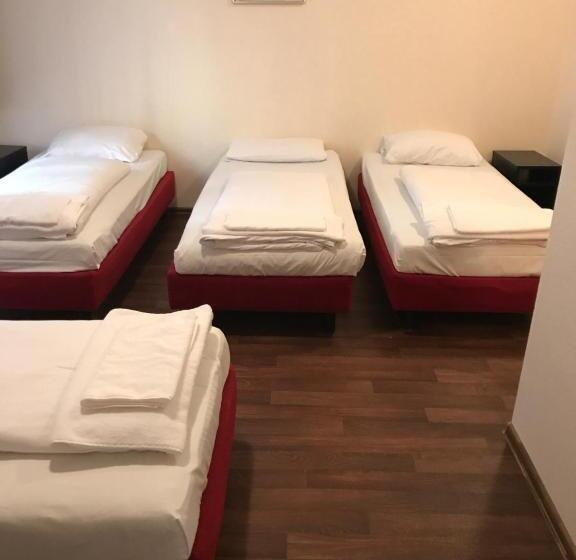 Четырехместный Номер Стандарт, Pension Alpha   Frankfurt City Central Station