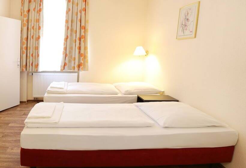 Quarto standard, Pension Alpha   Frankfurt City Central Station