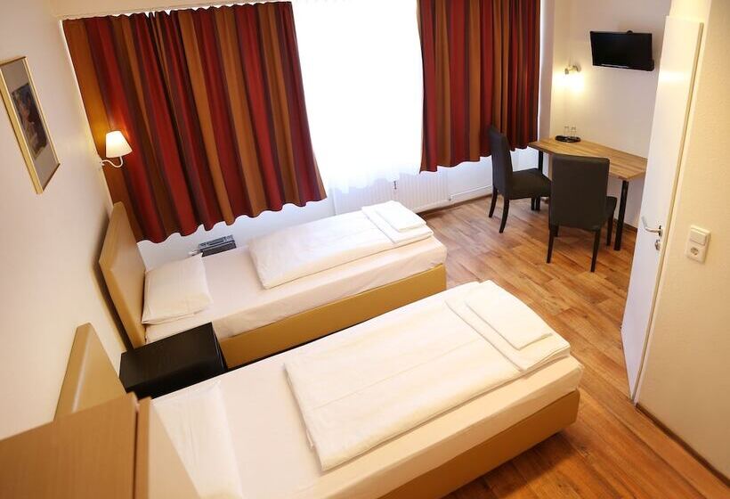 Номер Стандарт, Pension Alpha   Frankfurt City Central Station