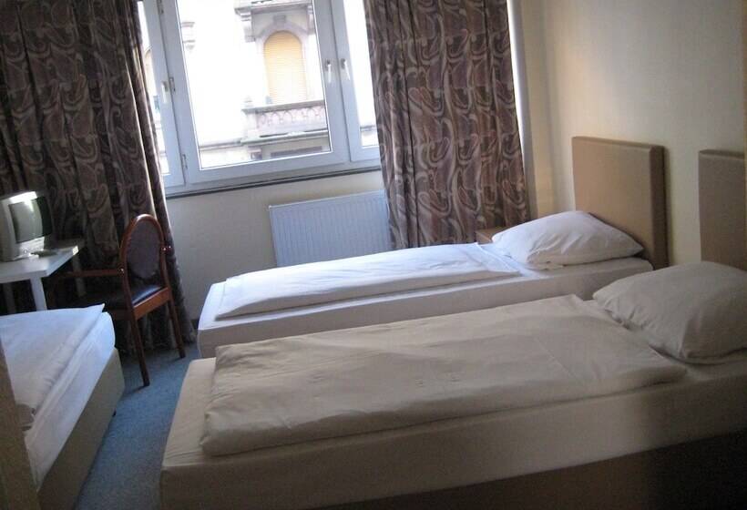 Четырехместный Номер Стандарт, Pension Alpha   Frankfurt City Central Station