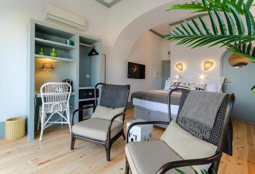 Номер Deluxe Вид на Море с Балконом, Westlight Cascais Chalet  Adults Only