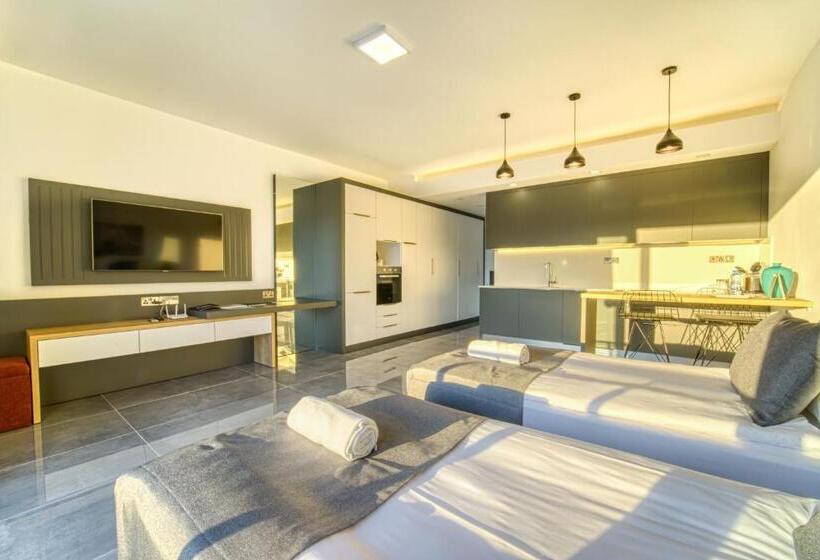 استودیو استاندارد با چشم‌انداز استخر, Courtyard Long Beach Holiday Resort